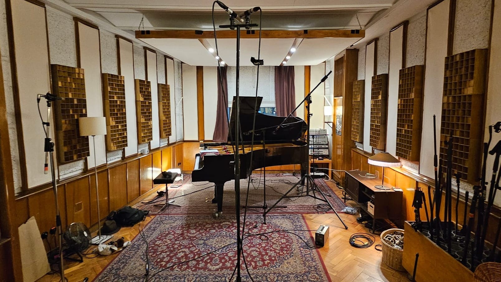 Ambient Rising: Why Aphex Twin Overtaking Taylor Swift Matters